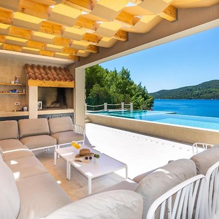 Beachfront Villa Brulupes In Secluded Bay Konstari Eksteriør billede