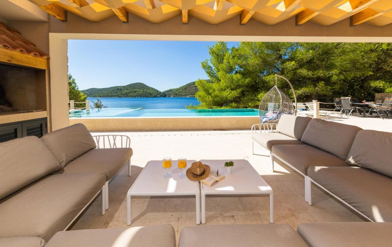 Beachfront Villa Brulupes In Secluded Bay Konstari Eksteriør billede