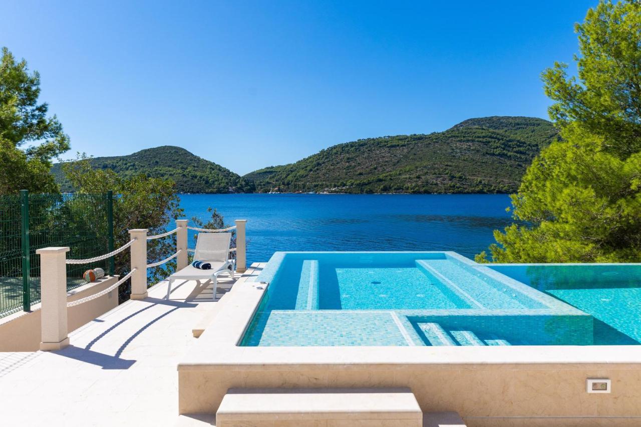 Beachfront Villa Brulupes In Secluded Bay Konstari Eksteriør billede
