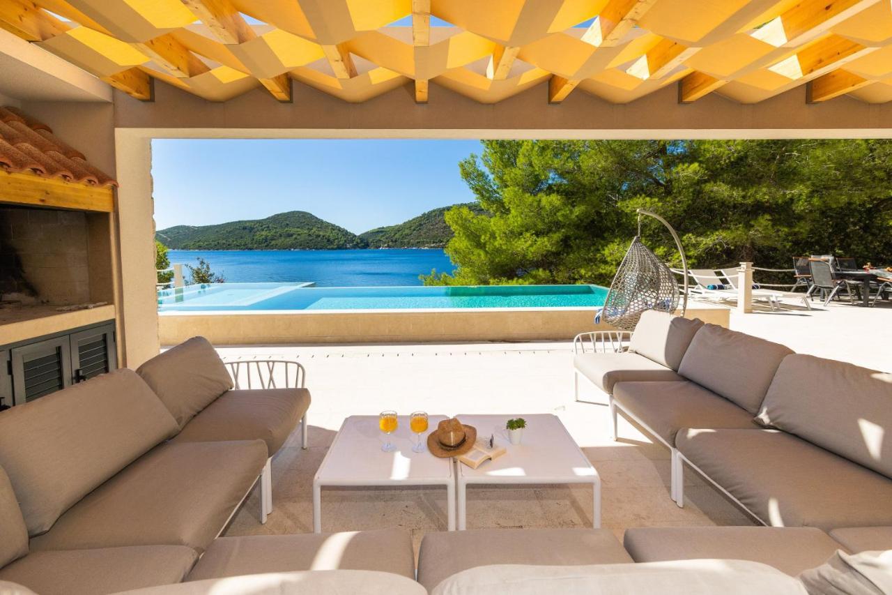Beachfront Villa Brulupes In Secluded Bay Konstari Eksteriør billede
