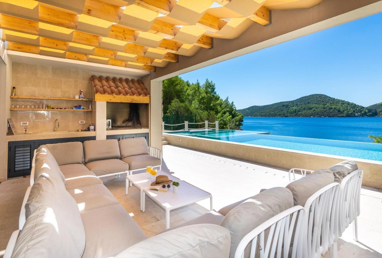 Beachfront Villa Brulupes In Secluded Bay Konstari Eksteriør billede