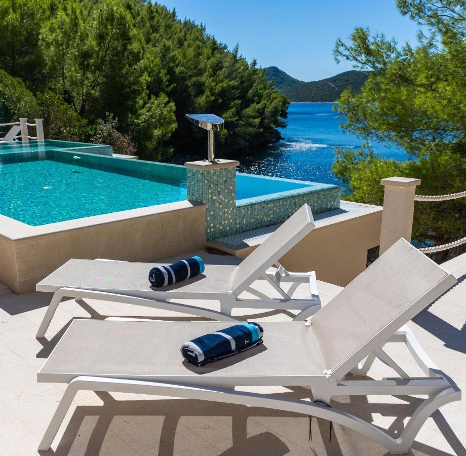 Beachfront Villa Brulupes In Secluded Bay Konstari Eksteriør billede