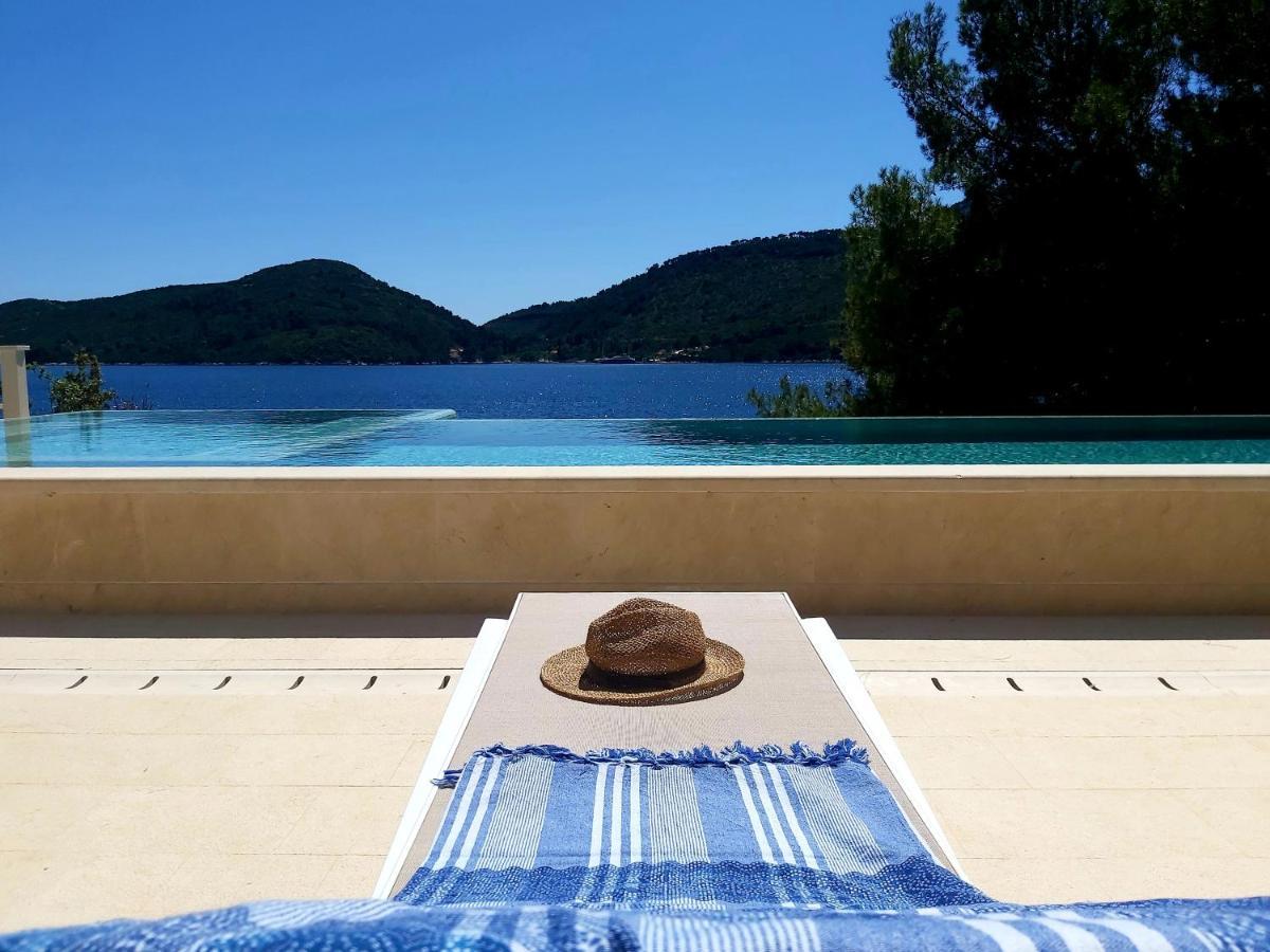 Beachfront Villa Brulupes In Secluded Bay Konstari Eksteriør billede