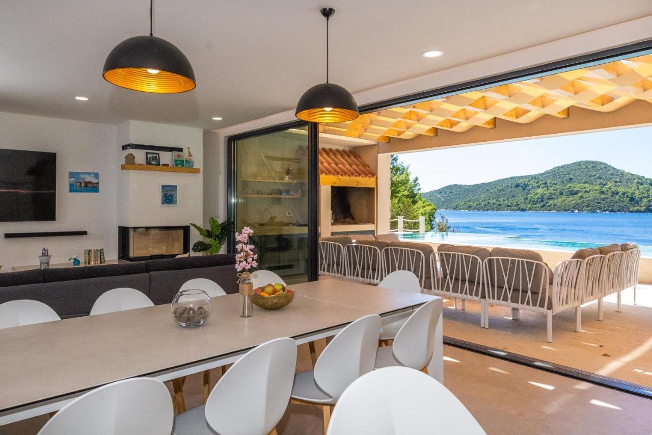 Beachfront Villa Brulupes In Secluded Bay Konstari Eksteriør billede