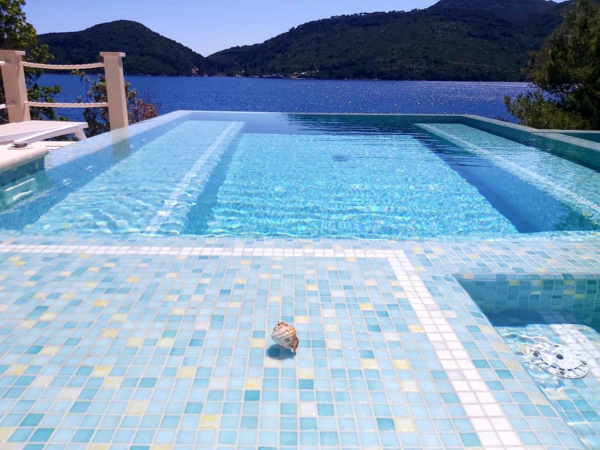 Beachfront Villa Brulupes In Secluded Bay Konstari Eksteriør billede