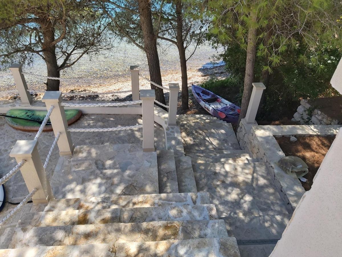 Beachfront Villa Brulupes In Secluded Bay Konstari Eksteriør billede