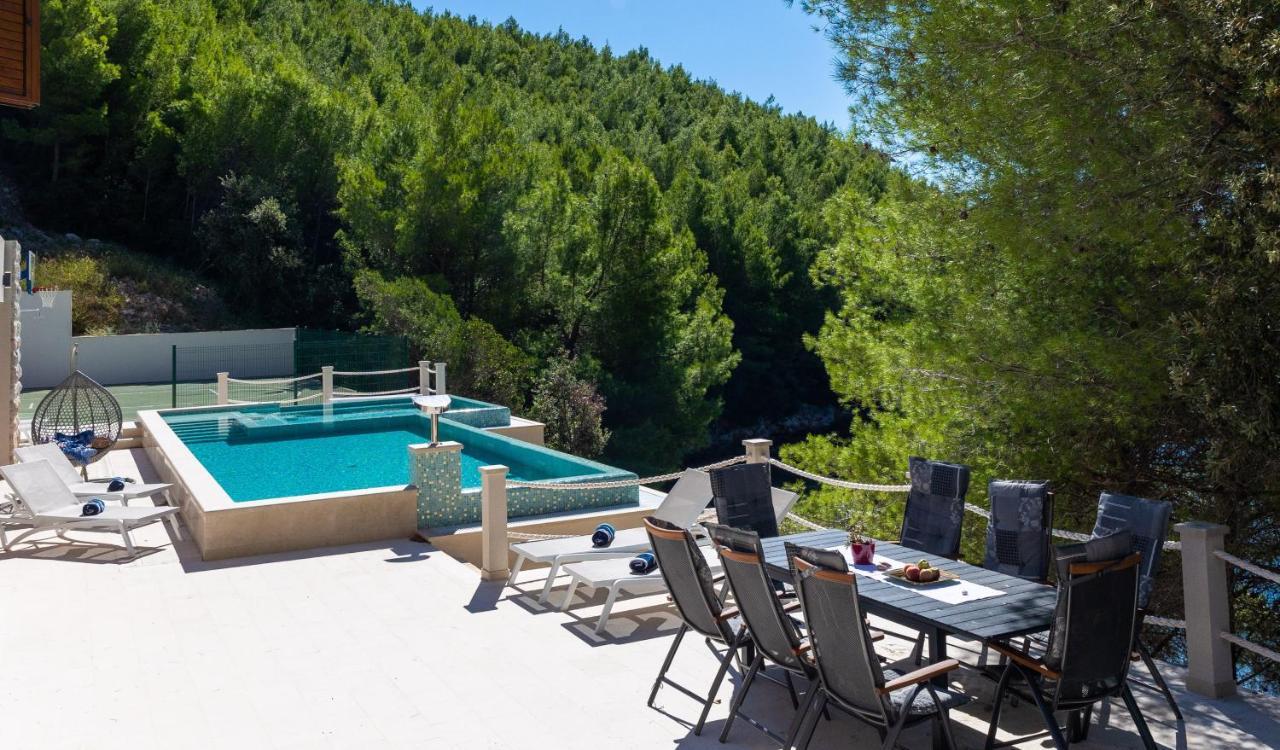 Beachfront Villa Brulupes In Secluded Bay Konstari Eksteriør billede