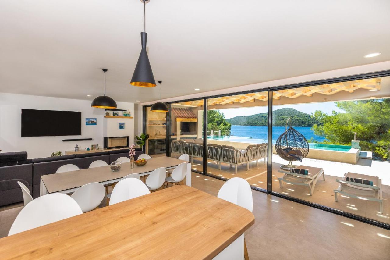 Beachfront Villa Brulupes In Secluded Bay Konstari Eksteriør billede