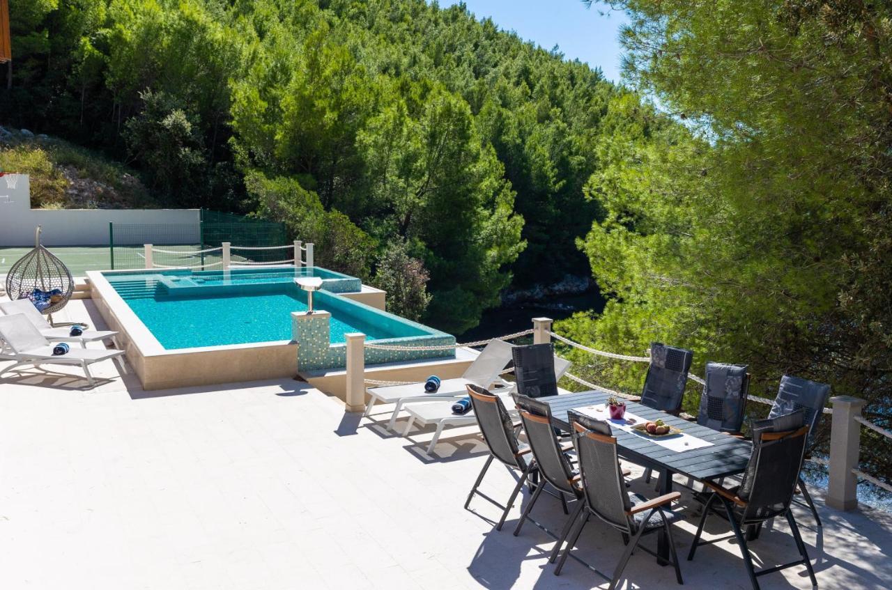 Beachfront Villa Brulupes In Secluded Bay Konstari Eksteriør billede
